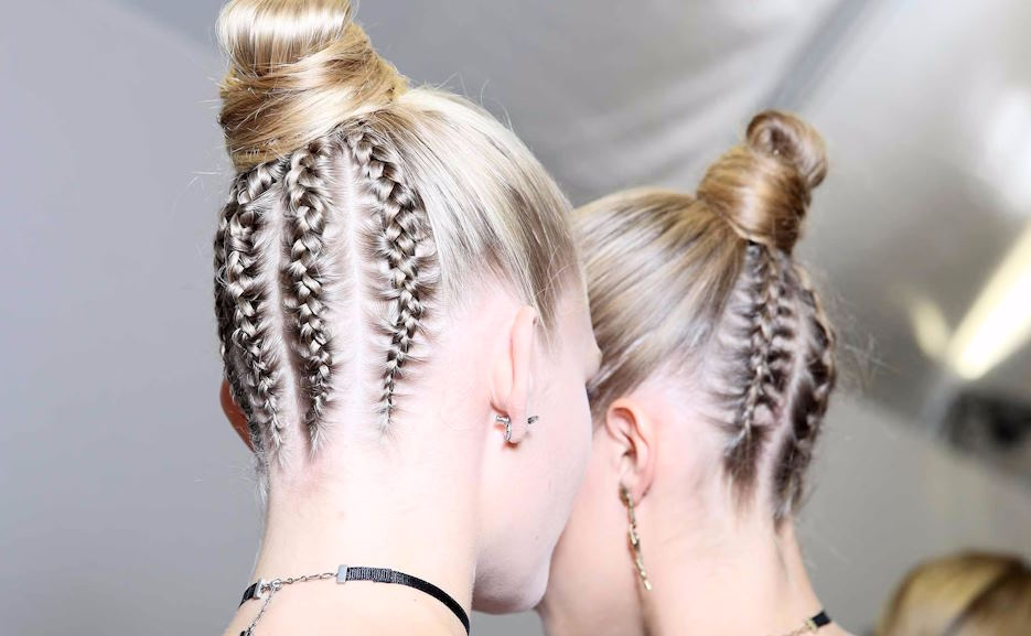 plaiting hair